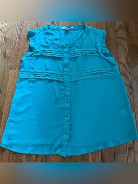 Love 21 Green Sleeveless Pintuck Blouse Gently scooped neck Lightweight Sz L EXC